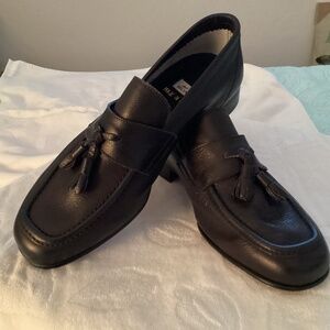Avi Rossini, NWT, navy blue loafers with tassels, size 5
